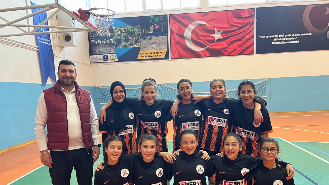 Gevrekli Şehit Seyit Ali Karabacak Ortaokulu Kız Voleybol Takımı İlk Maçını Yaptı